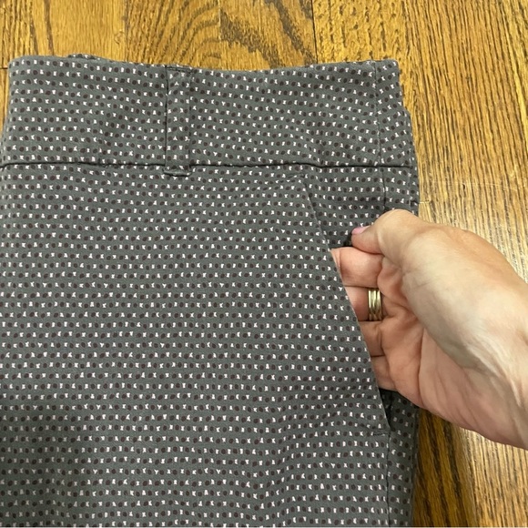 LOFT Modern Style Pants Size 8 Gray Pink Geometric Design - Picture 5 of 10